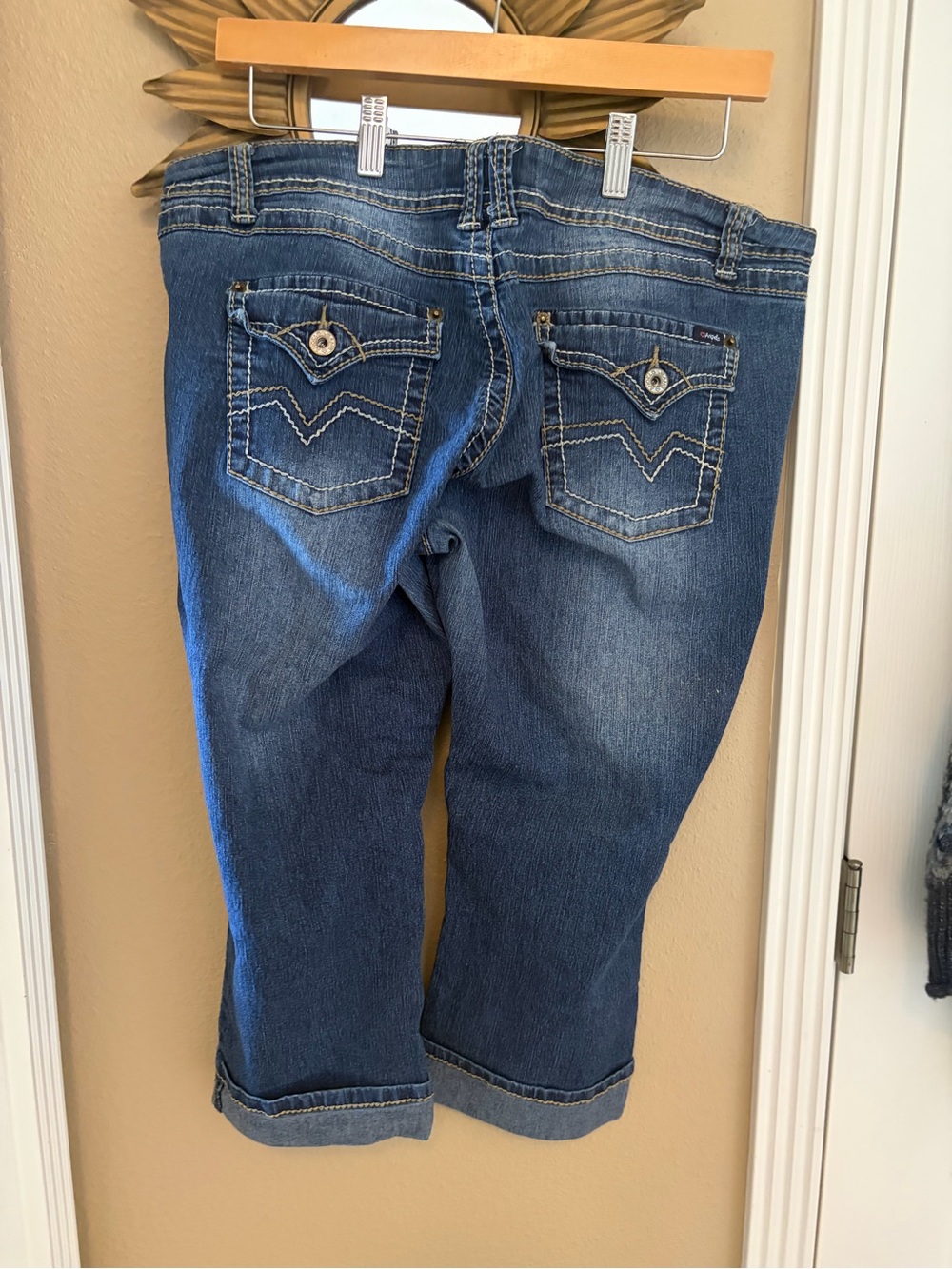 Angels Jeans Metal Stud Capri Dark Denim Size 17 - Picture 8 of 14